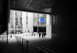 Entrance at The European Parliament - Photo by Piotr Iłowiecki